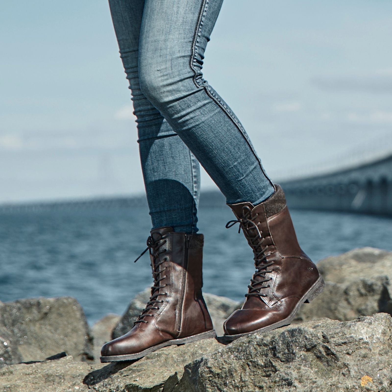 CAROLINE CAMMA - COFFEE